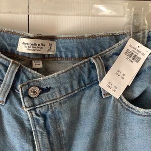 Abercrombie & Fitch NWT 90’s Slim Straight Ultra High Rise, Curve Love, 29 8L